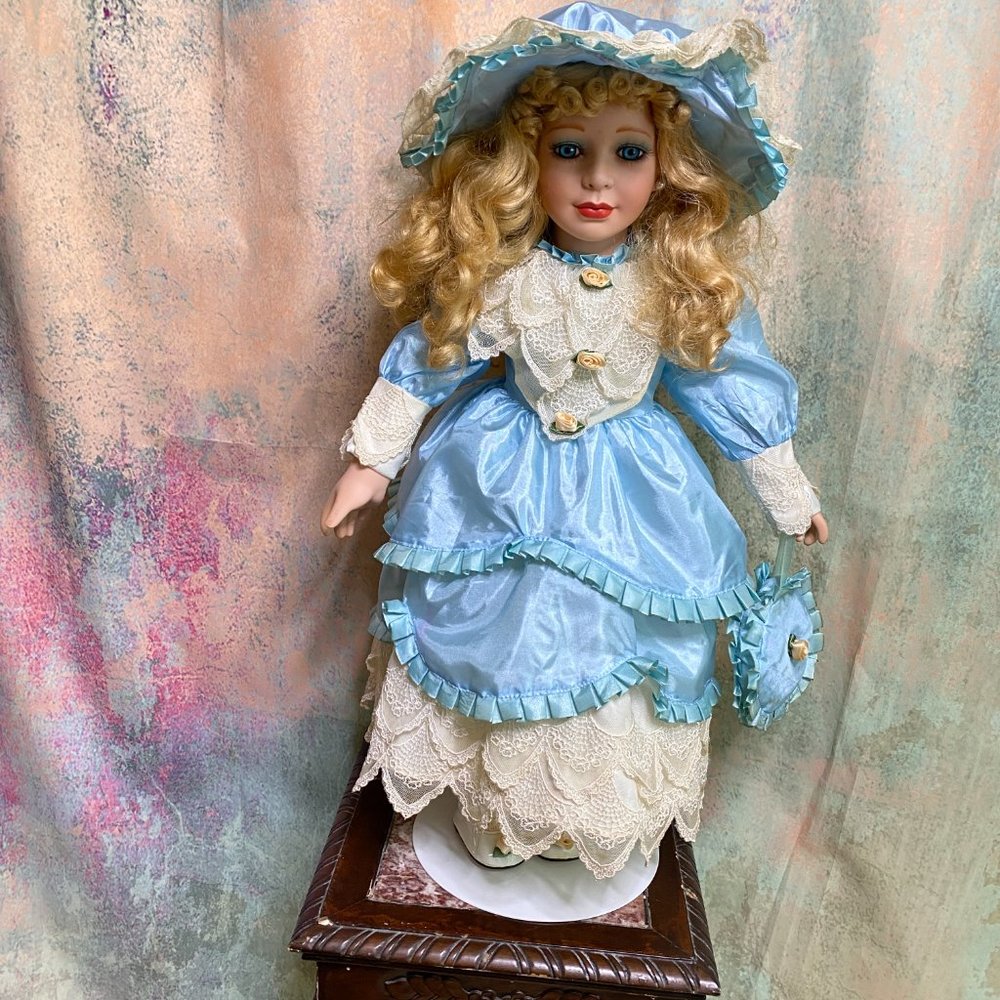 📌 Tuss Inc Vintage Victorian Porcelain Doll